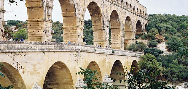 Памятник римской эпохи мост-акведук  пон-дю-Гар.png