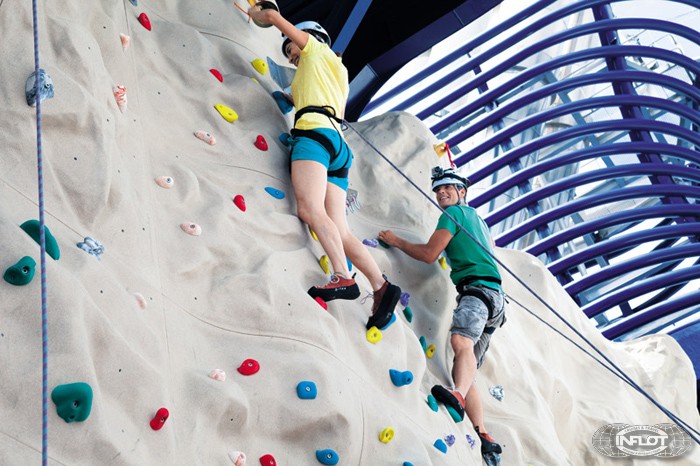 Epic_Climbing_Wall_Couple_web.jpg